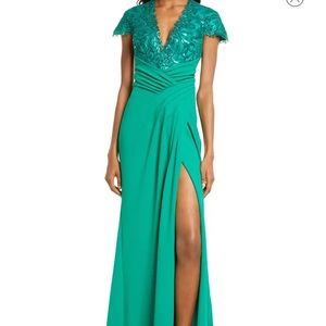Tadashi size 6 evening gown